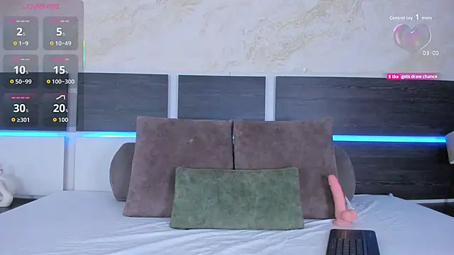 Snapshot of Susanna_Cute chatting on December 3, 12:58 pm Susanna Cute online show from December 3, 12:58 pm