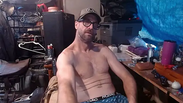 Snapshot of PeterHanglin chatting on March 19, 8:35 pm PeterHanglin online show from March 19, 8:35 pm