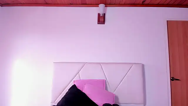   Ivy  Moon   online show from September 16, 12:50 pm