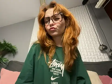 AlisHanson online show from September 26, 1:15 pm