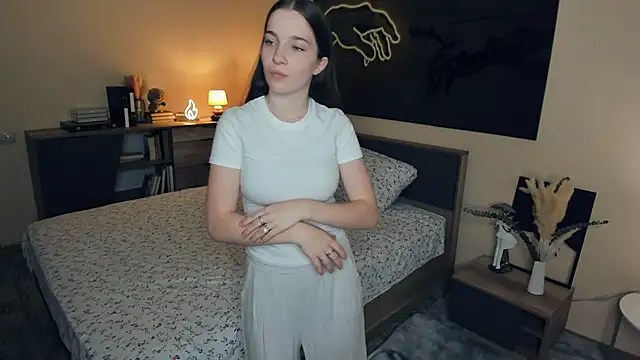 CeceliaLindabury online show from September 13, 10:37 am