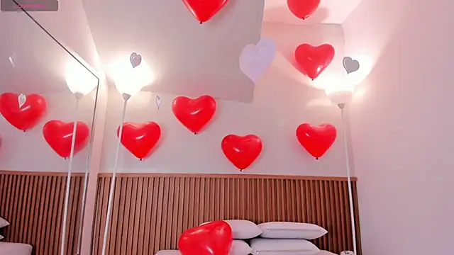 nicol giraldoo online show from February 15, 3:58 am