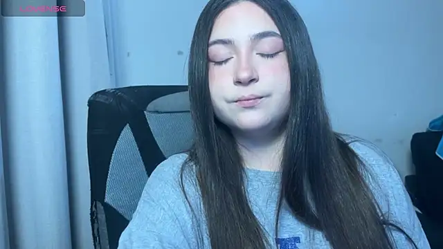 valentinauwu online show from November 29, 12:35 am