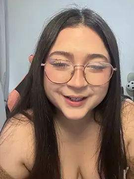 valentinauwu online show from July 23, 7:45 pm