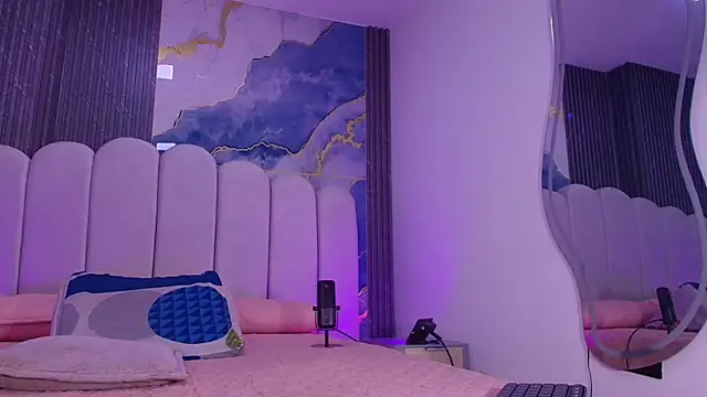 abbyrouss  online show from June 18, 3:07 am