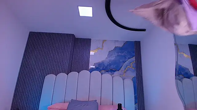 abbyrouss  online show from June 19, 3:11 am