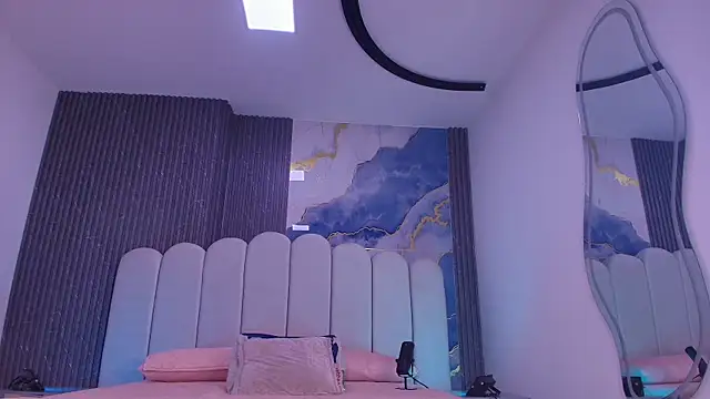abbyrouss  online show from July 3, 3:13 am