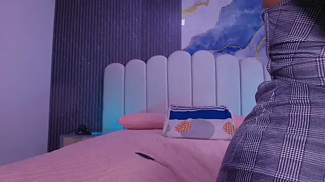 abbyrouss  online show from July 4, 3:13 am