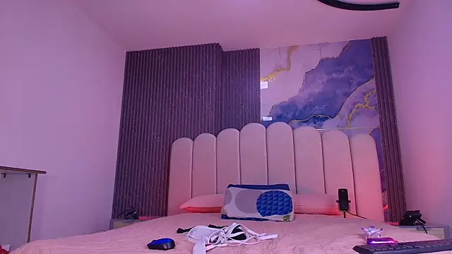 abbyrouss  online show from July 7, 3:20 am