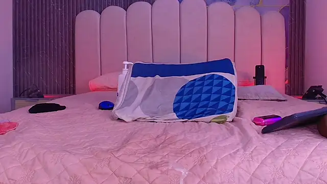 abbyrouss  online show from July 7, 7:23 am
