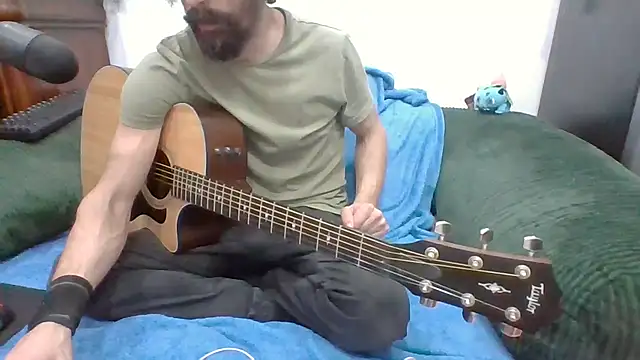 Snapshot of Stringin69 chatting on April 18, 7:45 am Stringin69 online show from April 18, 7:45 am