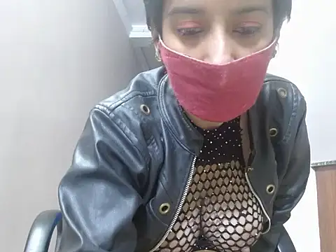 Snapshot of suzen_night chatting on December 4, 5:10 pm suzen night online show from December 4, 5:10 pm