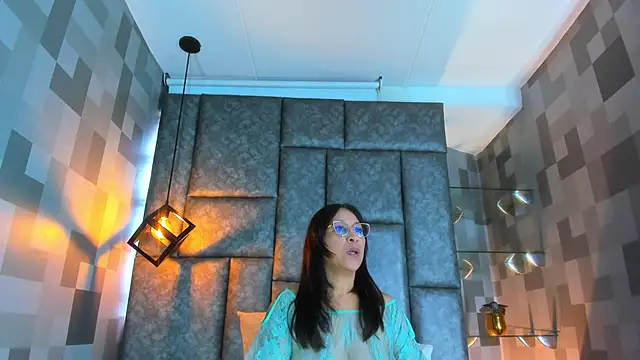 Jenni Zeller online show from October 14, 11:55 am