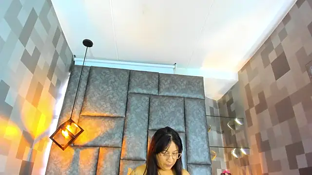 Jenni Zeller online show from October 16, 11:33 am