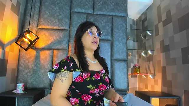 Jenni Zeller online show from October 16, 11:39 pm