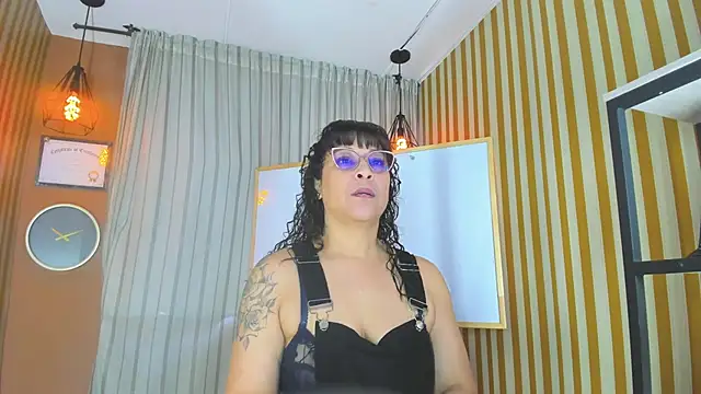 Jenni Zeller online show from October 23, 12:15 pm