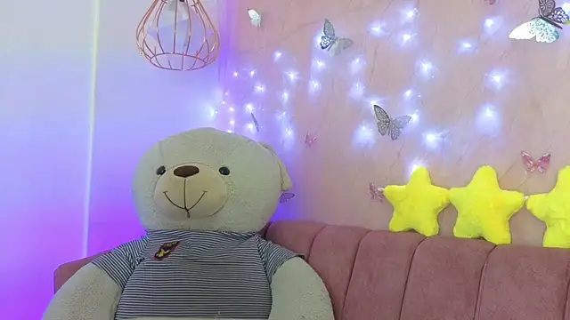 april bennett online show from December 1, 12:43 pm