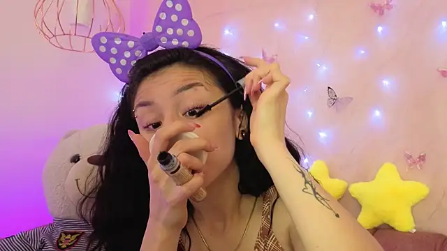 april bennett online show from December 22, 12:57 pm