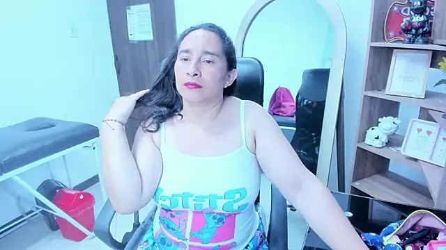 Snapshot of LeilaSmith_ chatting on May 27, 12:02 pm LeilaSmith online show from May 27, 12:02 pm