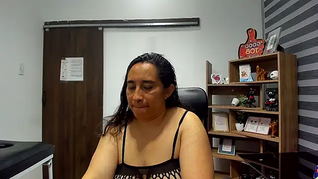 Snapshot of LeilaSmith_ chatting on July 9, 11:03 am LeilaSmith online show from July 9, 11:03 am