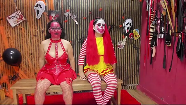 Snapshot of VantablackBDSMShow_ chatting on October 31, 1:34 pm VantablackBDSMShow  online show from October 31, 1:34 pm