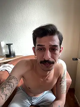 Snapshot of bisexevaa chatting on April 15, 7:26 am bisexevaa online show from April 15, 7:26 am