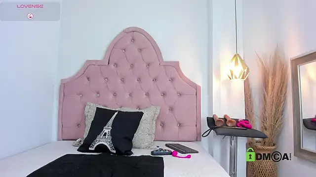 Snapshot of Caroline_daring chatting on June 30, 1:12 pm Caroline daring online show from June 30, 1:12 pm
