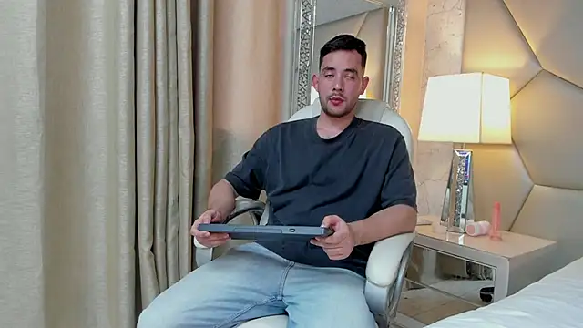 matti de lucaa online show from October 3, 6:05 pm