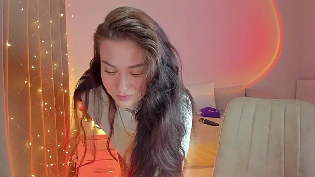 MiaKhallirae online show from December 15, 2:10 pm