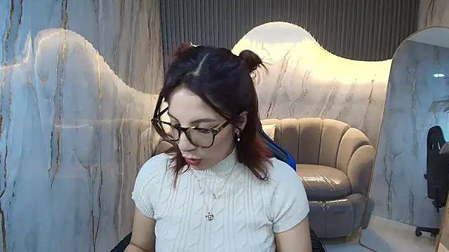 nadia r  online show from June 19, 7:39 pm