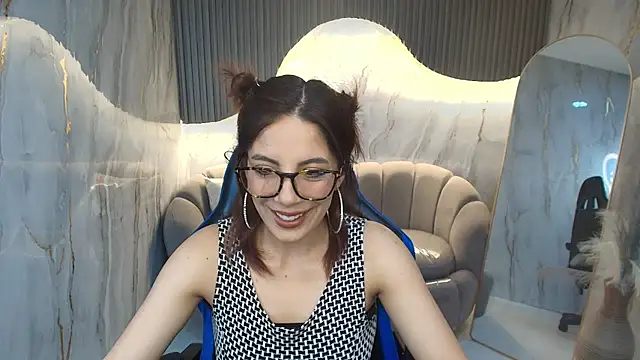 nadia r  online show from June 20, 7:38 pm