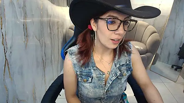 nadia r  online show from July 4, 7:42 pm