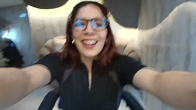 nadia r  online show from July 21, 8:00 pm