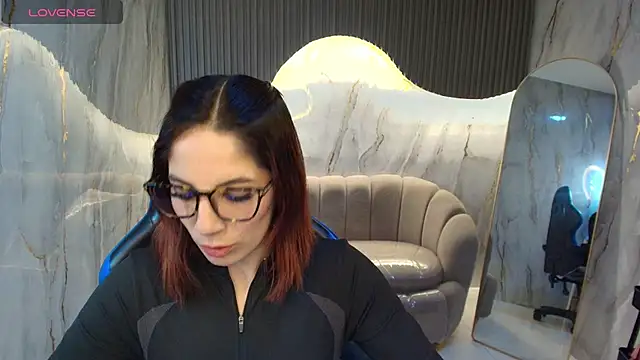 nadia r  online show from July 31, 7:46 pm