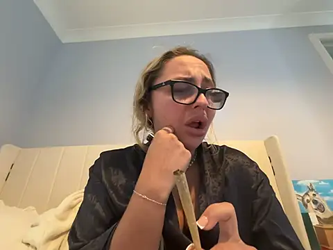 Snapshot of petitelucyXoxx chatting on June 11, 5:55 pm petitelucyXoxx online show from June 11, 5:55 pm