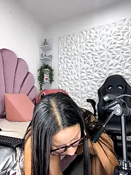 Snapshot of carlalee_e chatting on October 10, 7:35 pm carlalee e online show from October 10, 7:35 pm