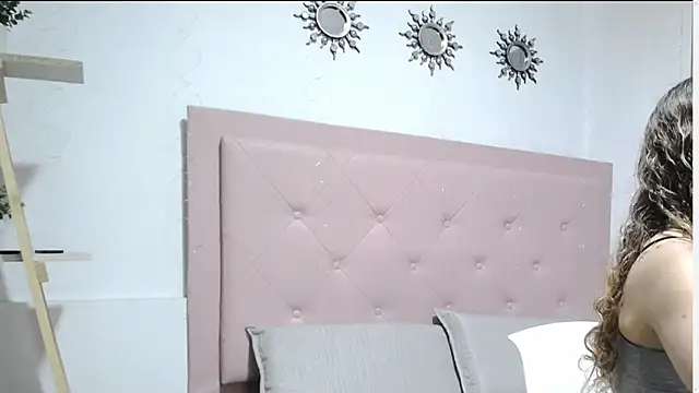 Snapshot of Dulce__Lovee chatting on October 13, 10:43 pm Dulce Lovee online show from October 13, 10:43 pm