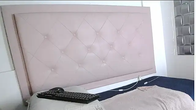 Snapshot of Dulce__Lovee chatting on October 20, 9:37 pm Dulce Lovee online show from October 20, 9:37 pm