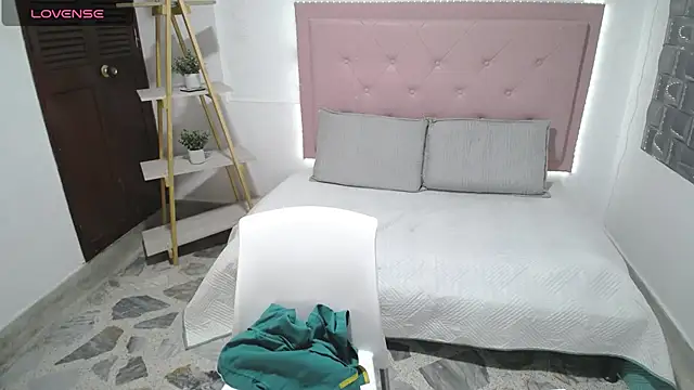 Snapshot of Dulce__Lovee chatting on October 30, 12:12 am Dulce Lovee online show from October 30, 12:12 am