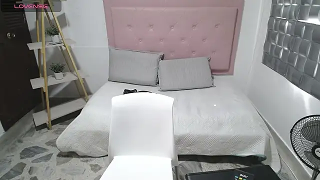 Snapshot of Dulce__Lovee chatting on November 9, 2:37 pm Dulce Lovee online show from November 9, 2:37 pm