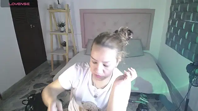 Snapshot of Dulce__Lovee chatting on November 22, 10:20 pm Dulce Lovee online show from November 22, 10:20 pm