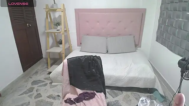 Snapshot of Dulce__Lovee chatting on November 25, 1:00 pm Dulce Lovee online show from November 25, 1:00 pm