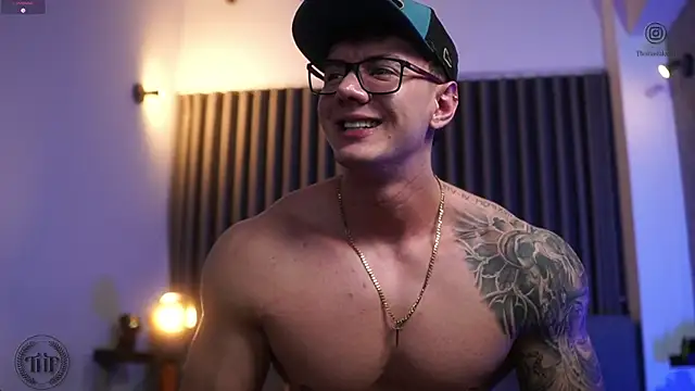 Snapshot of Thomas_Falcon chatting on October 18, 1:52 am Thomas Falcon online show from October 18, 1:52 am