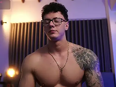 Snapshot of Thomas_Falcon chatting on October 19, 2:23 am Thomas Falcon online show from October 19, 2:23 am