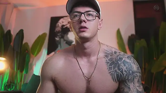 Snapshot of Thomas_Falcon chatting on November 29, 12:35 am Thomas Falcon online show from November 29, 12:35 am