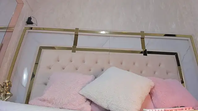 Cameron Hearts online show from December 19, 12:23 pm