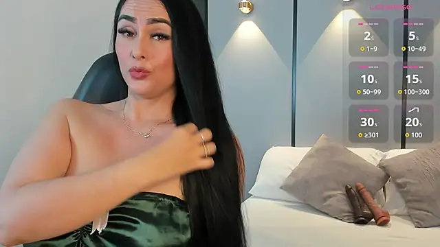 Snapshot of ashly_moonn chatting on May 19, 12:33 pm ashly moonn online show from May 19, 12:33 pm