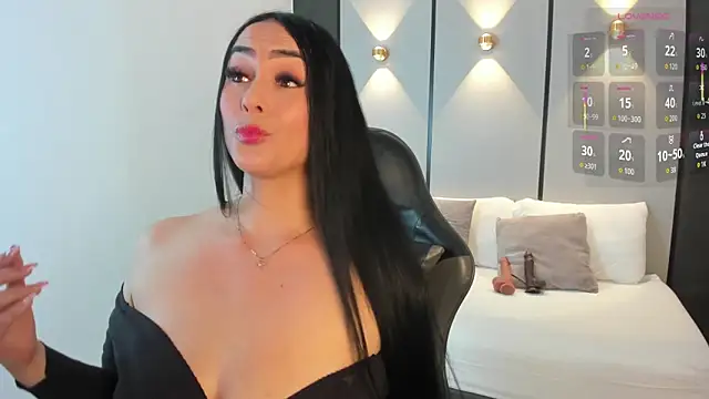 Snapshot of ashly_moonn chatting on June 10, 12:37 pm ashly moonn online show from June 10, 12:37 pm