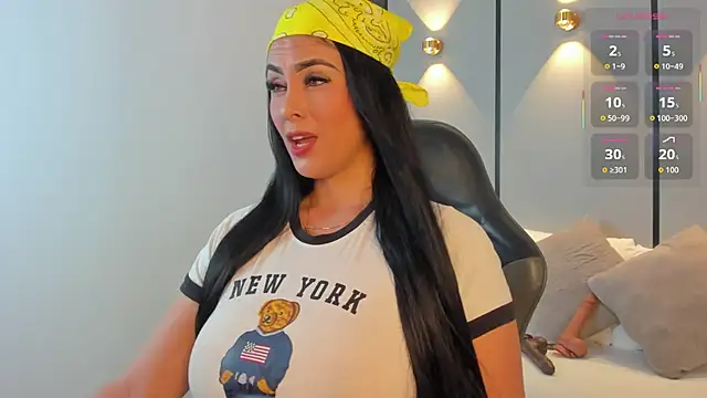 Snapshot of ashly_moonn chatting on June 12, 12:37 pm ashly moonn online show from June 12, 12:37 pm