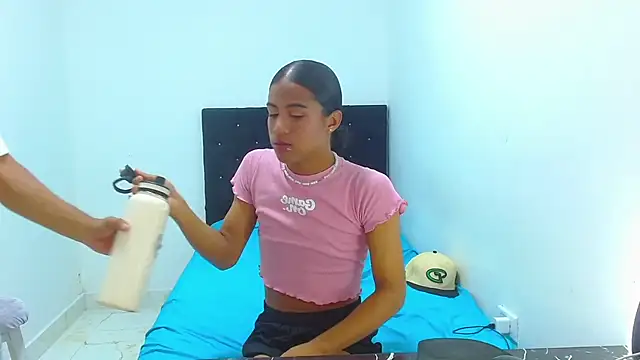 victoria justyn online show from September 18, 2:35 am